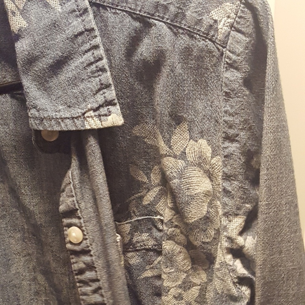 Karen Scott.XS Button Up Denim flower print